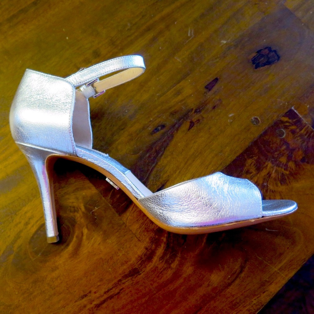 Michael Kors: Malia Sandal/Size: 40 (US size 10)